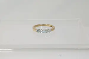 37 - Beneden wettelijk bicolor goud gehalte diamanten rijring met ca 0.25 crt kopen? Bied vanaf 180!