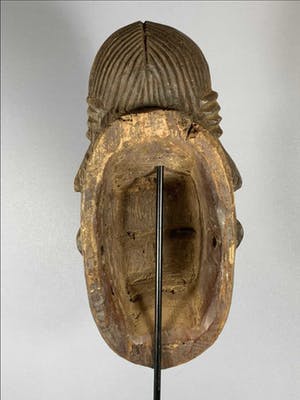 Punu - Tribal used Old African female mask from the Punu - Gabon. kopen? Bied vanaf 35!