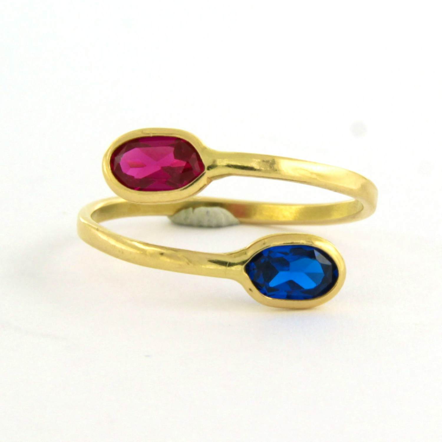 18k geel gouden ring bezet met robijn en saffier ringmaat 16.5(52) kopen? Bied vanaf 130!