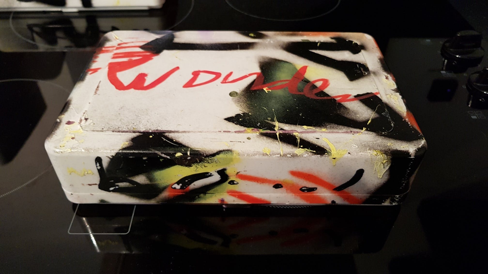 Herman Brood - unieke gesigneerde broodtrommel verkocht voor € 55!