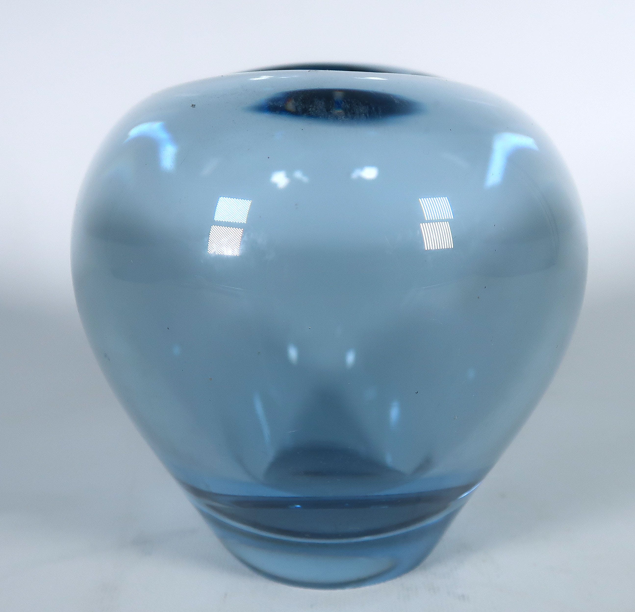 Per Lutken - Kristalglas, Blauw vaasje, uitgevoerd door Holmegaard kopen? Bied vanaf 20!