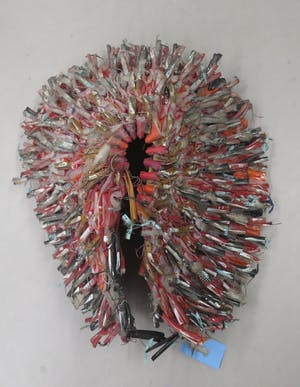 Gerda Edens - Hoofdtooi gemaakt van diverse materialen kopen? Bied vanaf 80!