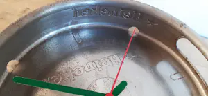 Niet of onleesbaar gesigneerd - Heineken reclame fustklok kopen? Bied vanaf 10!