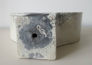 Niet of onleesbaar gesigneerd - XL Raku Keramische Dubbele Kandelaar met Brutalistische decoratie kopen? Bied vanaf 1!