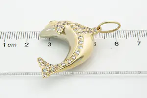 55 - Forse 14 Krt geelgouden Dolfijn hanger - met ca. 40 steentjes Zirkonia kopen? Bied vanaf 270!