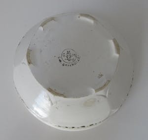 Niet of onleesbaar gesigneerd - Jugendstil zeshoekige Faience aardewerken jardiniere kopen? Bied vanaf 10!