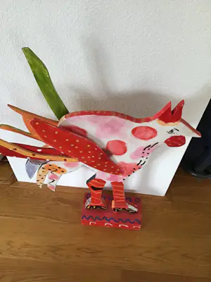 Niet of onleesbaar gesigneerd - Houten kleurrijk sculptuur van vogel kopen? Bied vanaf 1!