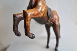 Curiosa - Steigerend Paard - Handgemaakt uit Leer- In fraaie staat (!) - IN PRIJS VERLAAGD kopen? Bied vanaf 29!