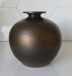 Niet of onleesbaar gesigneerd - Bronzen steengoed bolvaas van Ecri Katwijk kopen? Bied vanaf 1!