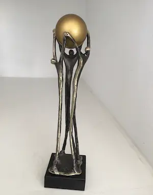 Corry Ammerlaan - Sculptuur “ GEBUNDELDE SAMENWERKING “. Gesigneerd kopen? Bied vanaf 1!