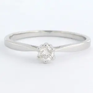 Acheter18k wit gouden solitair ring met bolsjewiek geslepen diamant 0.11 ct - rm 16.5? Enchérissez de 165!