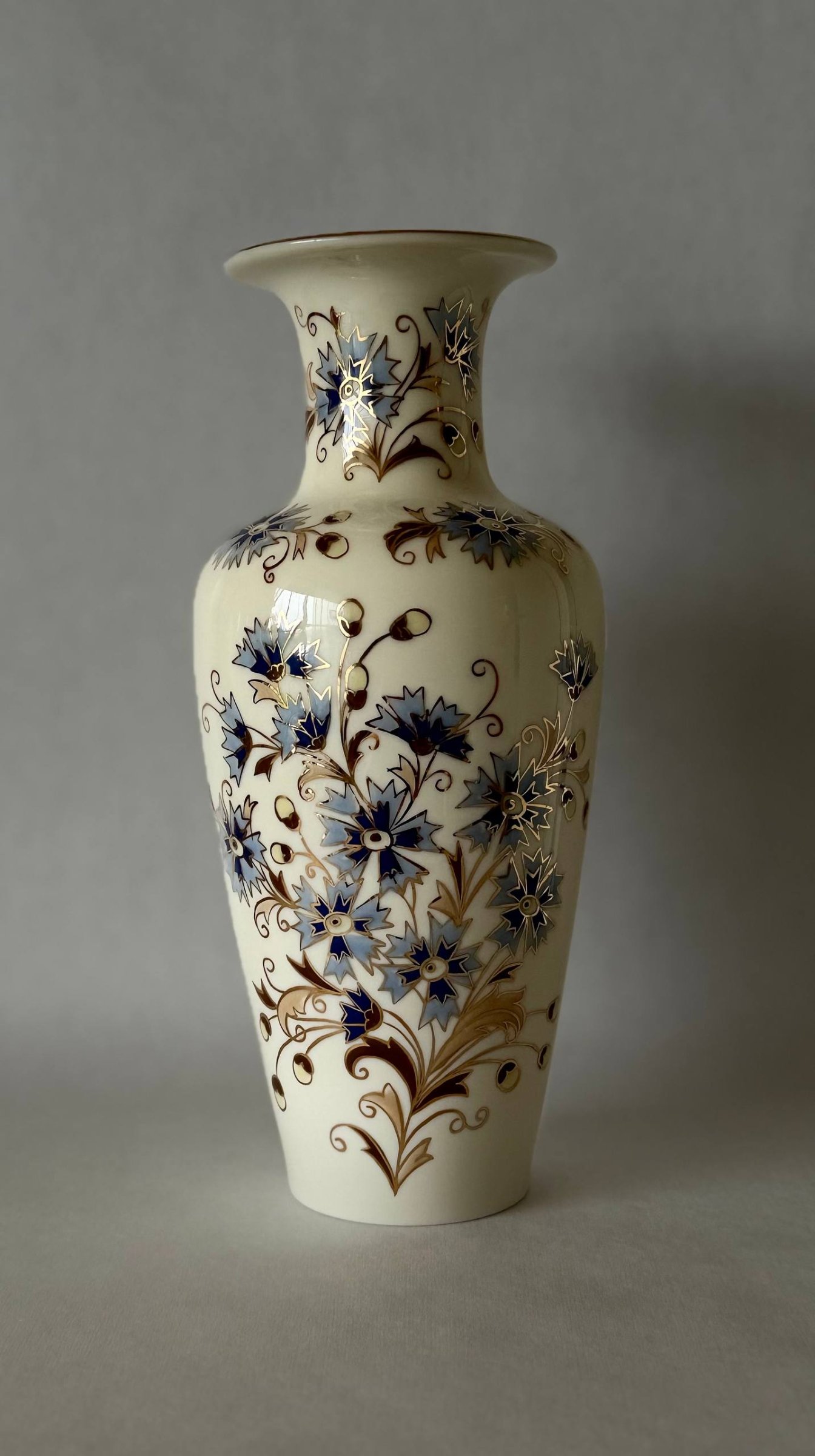 AcheterZsolnay - Hungary Vase Búzavirág Jubileum 150 Edition 2003? Enchérissez de 170!
