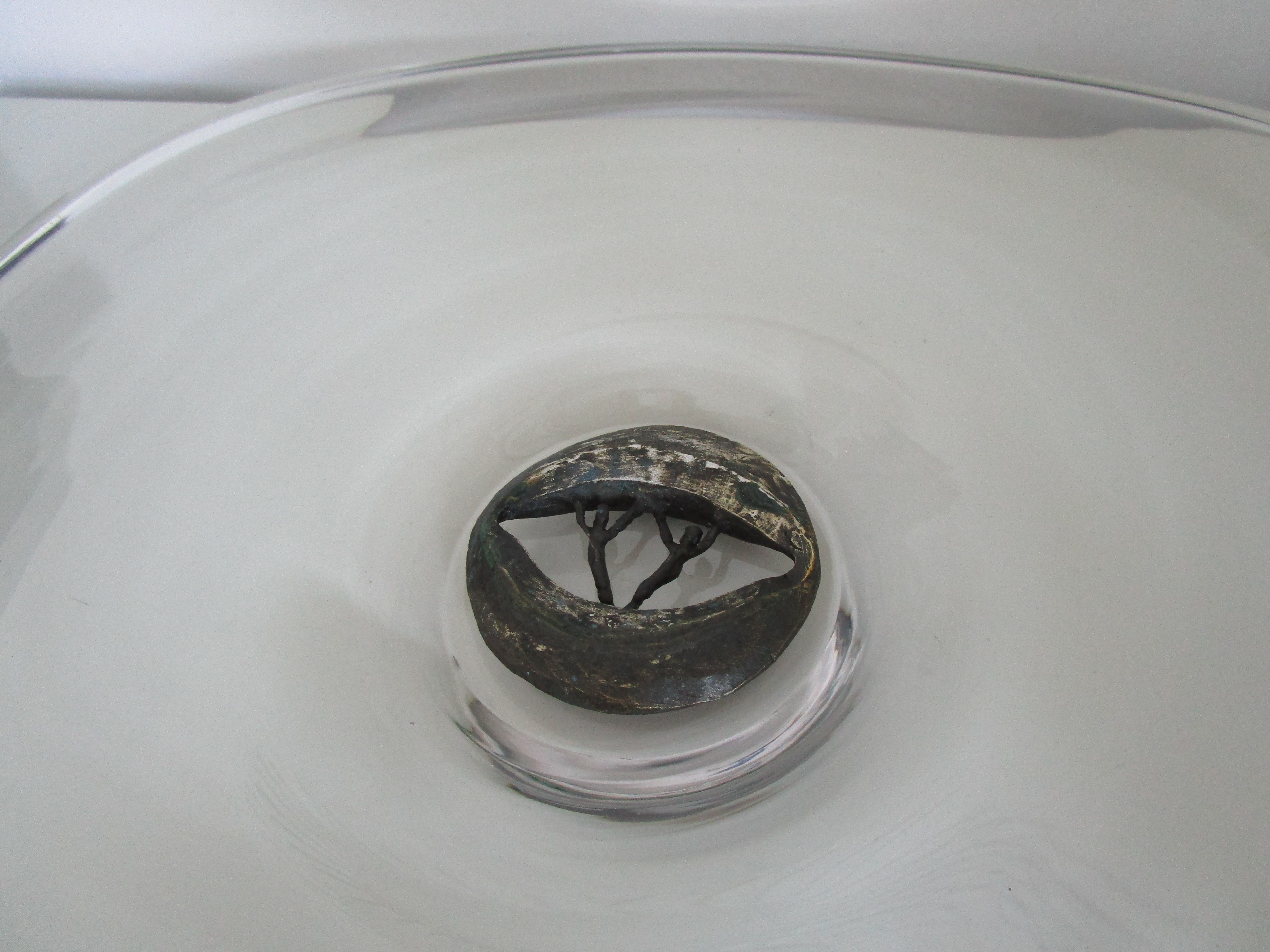 Corry Ammerlaan - grote glazen schaal met bronzen plaquette kopen? Bied vanaf 15!