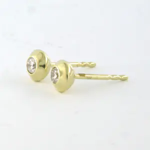 14k geel gouden oorknoppen bezet met briljant geslepen diamant tot. 0.12ct kopen? Bied vanaf 165!