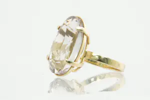 27 - Klassieke 18 Krt geel gouden ring met grote ovalen zeer licht roze Amethist kopen? Bied vanaf 210!