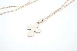 68 - Sierlijke 14 karaat rosé gouden collier met kruishanger kopen? Bied vanaf 140!