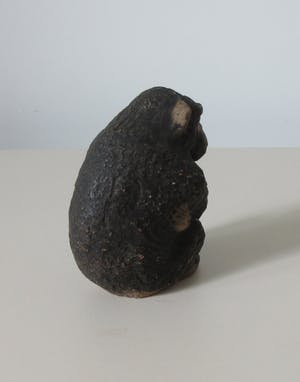 Tilgmans Keramik - Keramisch plastiekje van een zittende aap kopen? Bied vanaf 1!