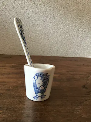 Jacques Tange - En Jeroen Hermkens , set van 6 unieke kunst eierdopjes mét lepels, keramiek kopen? Bied vanaf 50!