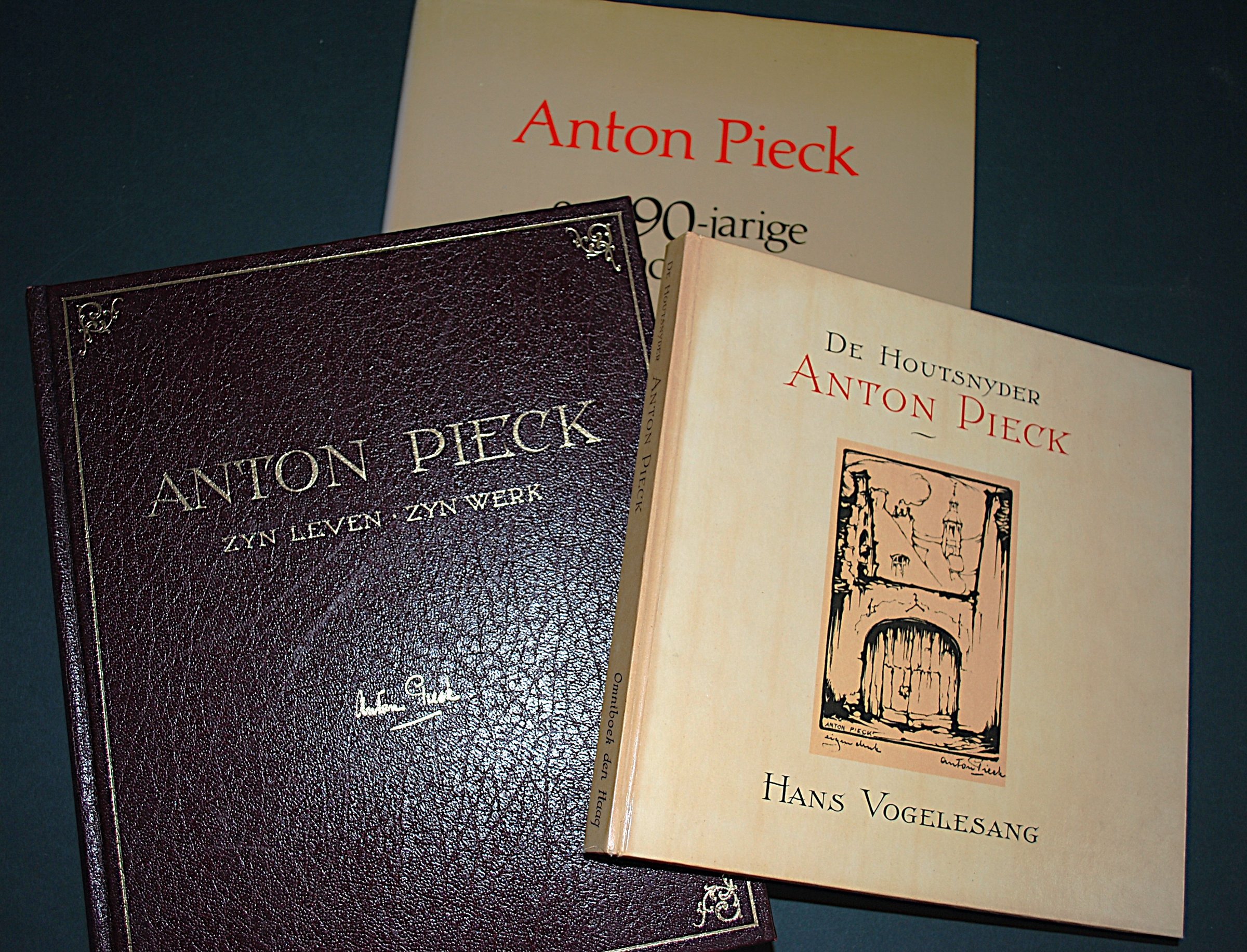 Buy Anton Pieck - 3 hardcovers w.o. 1x handgesigneerde Houtsnyder& 1x met zeldzaam kunstleren band? Bid from 65!