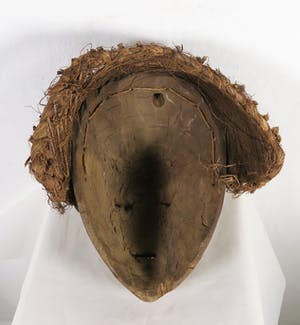 Chokwe - Gestoken initiatiemasker met scarificaties en haardracht van plantvezels kopen? Bied vanaf 1!