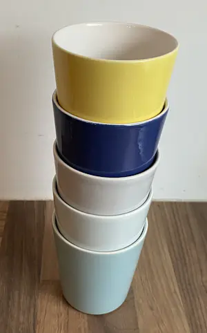 Willem Hendrik de Vries - Fris Edam - Vijf vintage aardewerken melk of koffiebekers kopen? Bied vanaf 35!