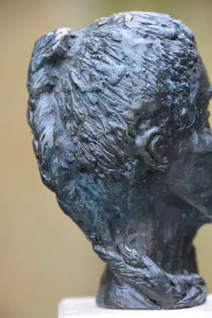 Astrid Veldhuyzen-Koppen - Fraai beeldje getiteld "luisteren" kopen? Bied vanaf 8!