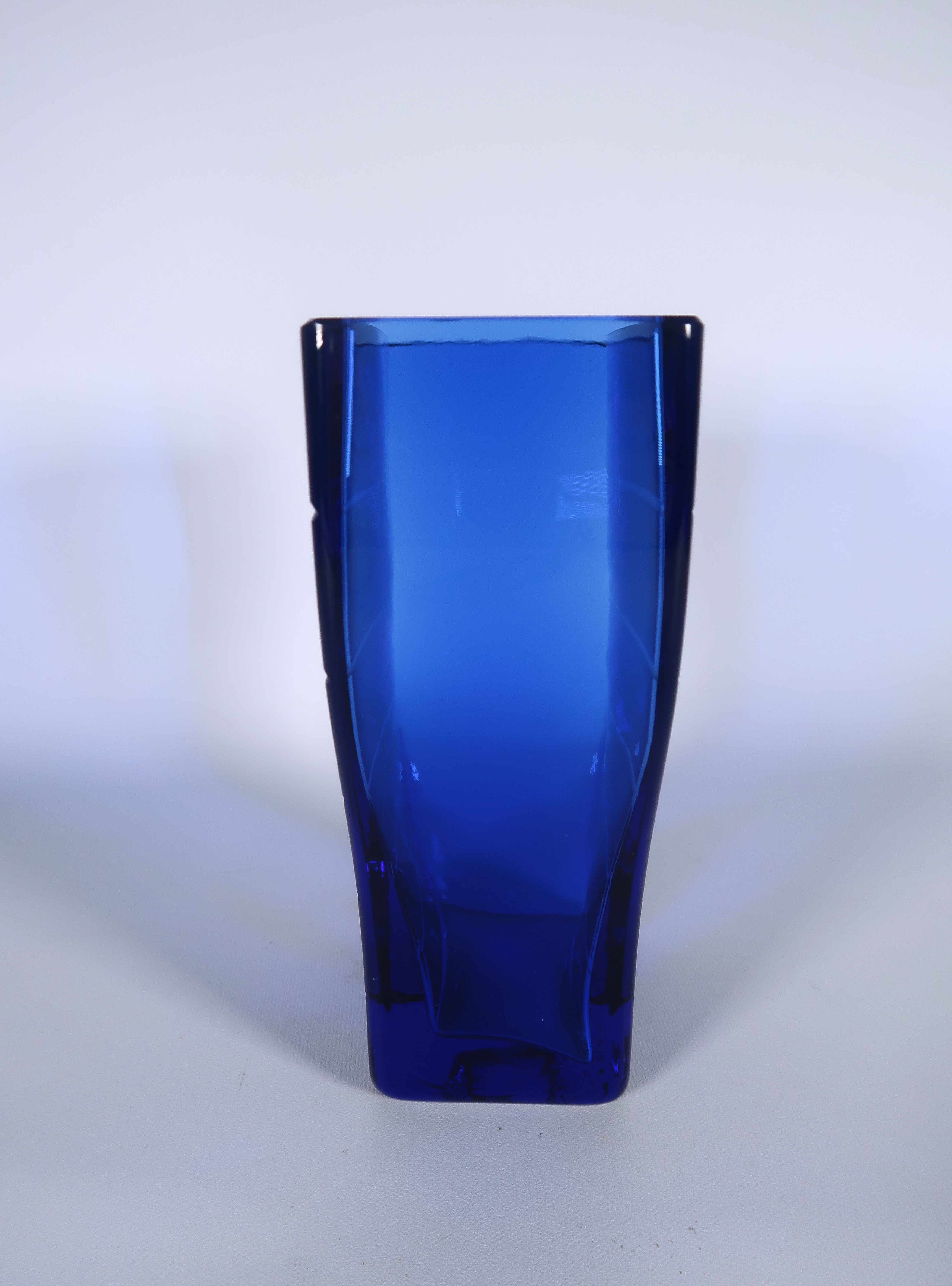 Margareta Hennix - Glas, Blauwe geslepen vaas Reijmyre kopen? Bied vanaf 20!