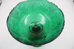 Niet of onleesbaar gesigneerd - Prachtige Emerald Green Kristalen Bokaal kopen? Bied vanaf 1!