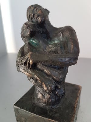 Astrid Veldhuyzen-Koppen - Beeld / Sculptuur " Omarming " kopen? Bied vanaf 60!