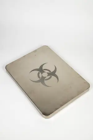 AcheterDamien Hirst - gesigneerd, The Elusive Truth, New Paintings, exclusieve uitgave in metalen box? Enchérissez de 1750!