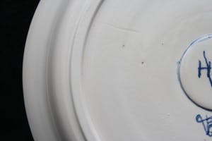 Niet of onleesbaar gesigneerd - Twee Prachtige Oud Hollandse Ronde Pap Borden met opstaande rand in Witte en Bla kopen? Bied vanaf 1!