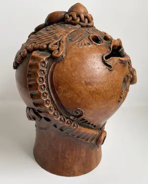 Niet of onleesbaar gesigneerd - Kunst aardewerken fantasie figuur - Volkskunst kopen? Bied vanaf 1!