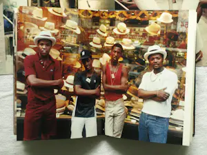 Jamel Shabazz - Gesigneerde foto (4 foto’s op 1 blad) + gesigneerd fotoboek “Back in The Days” kopen? Bied vanaf 250!