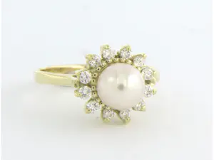 14k gouden ring bmet parel en briljant geslepen diamant tot. 0.30ct kopen? Bied vanaf 515!
