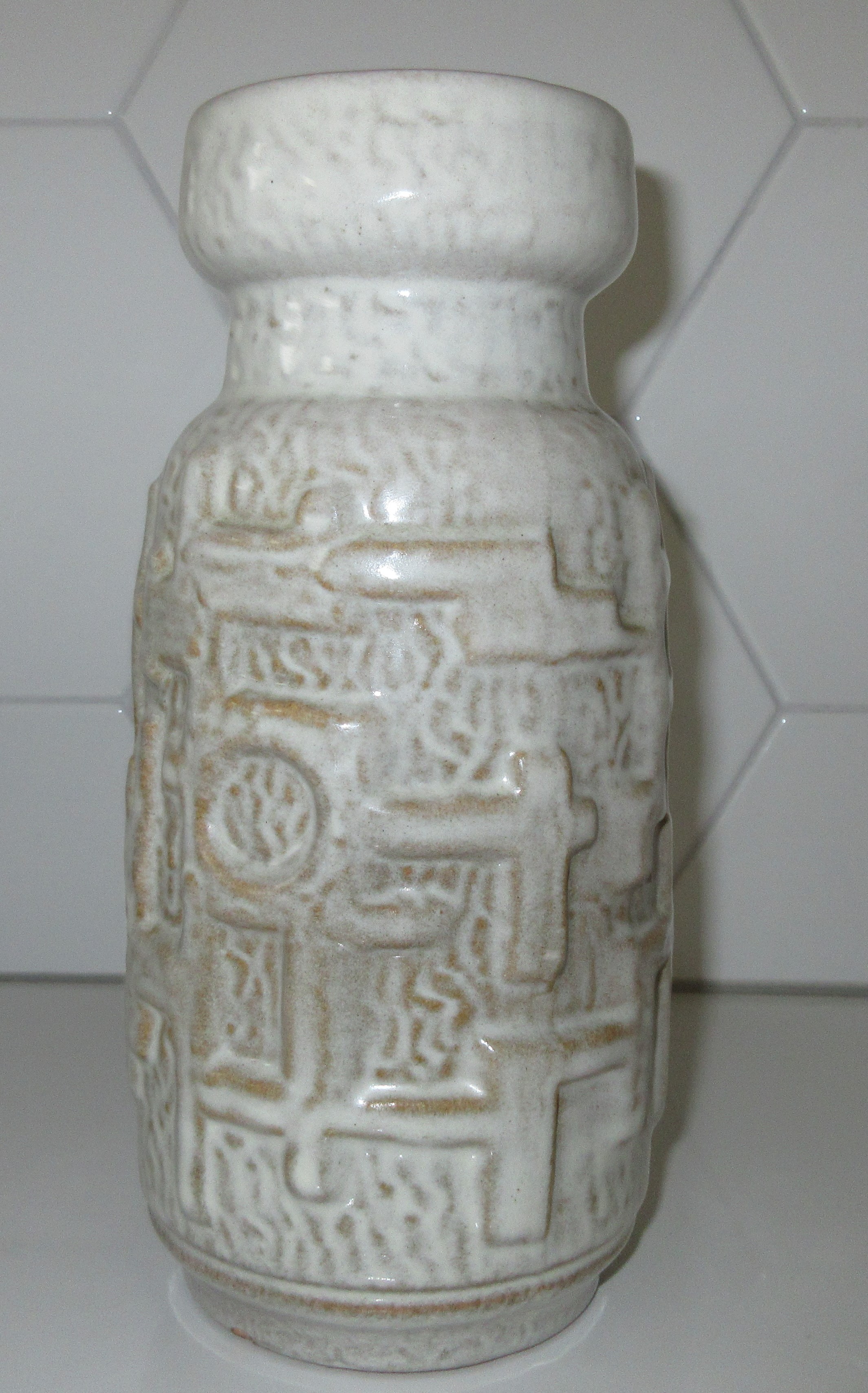 Niet of onleesbaar gesigneerd - Carstens Tonnieshof - Witte Brutalist aardewerken vaas 4277-22 kopen? Bied vanaf 1!