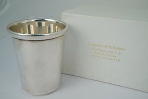 2555 - Fraaie 1e gehalte Zilveren kinder/geboorte beker orig. verpakking kopen? Bied vanaf 70!
