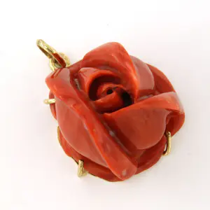 14k geel gouden hanger met een koraal in een vorm van een roos kop - 13.7 gram kopen? Bied vanaf 480!