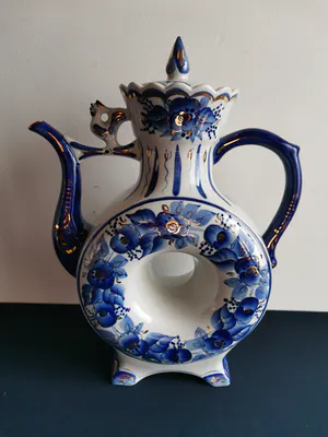 Niet of onleesbaar gesigneerd - Fraai gedecoreerde Chinese koffiepot met kraaiende haan kopen? Bied vanaf 1!