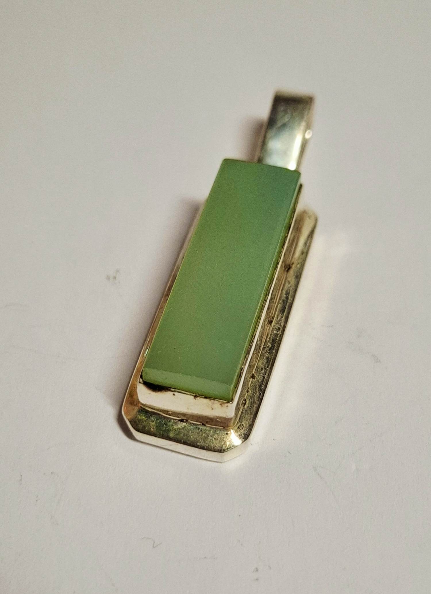 Vintage Nieuwe  zilveren hanger  met  groen chrysoberyl chrysopraas kaufen? Bieten Sie von 60!