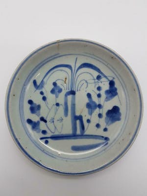 Niet of onleesbaar gesigneerd - Antiek Chinees porselein bordje blauw wit Ming periode, eind 16e -begin 17e eeuw kopen? Bied vanaf 1!