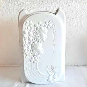 A.K. Kaiser Porzellan - Op Art Vase Bisquit Porzellan Design Wolfgang Gawantka signiert 70er Jahre kopen? Bied vanaf 90!