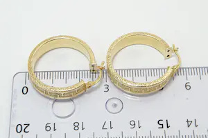 67 - Elegant paar 18 Krt  geel-gouden "Creolen" oorclips - meander motief kopen? Bied vanaf 170!