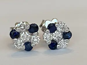 18 karaat Witgouden  Oorbellen met 0.50 ct Diamanten en  Saffieren kopen? Bied vanaf 500!