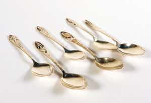 Lot van zes Sterling zilveren souvenir theelepels verkocht voor € 40!