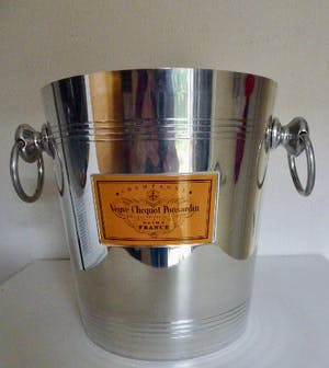 Niet of onleesbaar gesigneerd - Vintage champagne ijsemmer VCP “Veuve Clicquot Ponsardin” kopen? Bied vanaf 1!