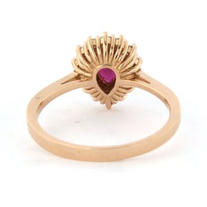 18k rosé gouden entourage ring bezet een robijn en briljant geslepen diamant kopen? Bied vanaf 400!