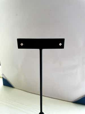 18kt witgouden oorstekers+ briljant 1,17 gr verkocht voor € 140!