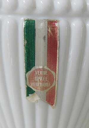 Niet of onleesbaar gesigneerd - Verre Opale Veritable - Opaline witte glazen vaas kopen? Bied vanaf 1!