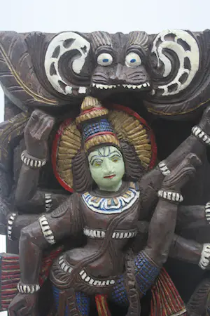 Niet of onleesbaar gesigneerd - Prachtige Oude Houten Relief Plaquette Zes Armige Shiva (19e eeuw) kopen? Bied vanaf 1!