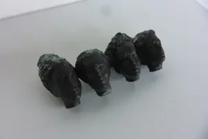 Mieke Oldenburg - Twee bronzen beeldjes, Vrouwfiguur / hoofden kopen? Bied vanaf 150!